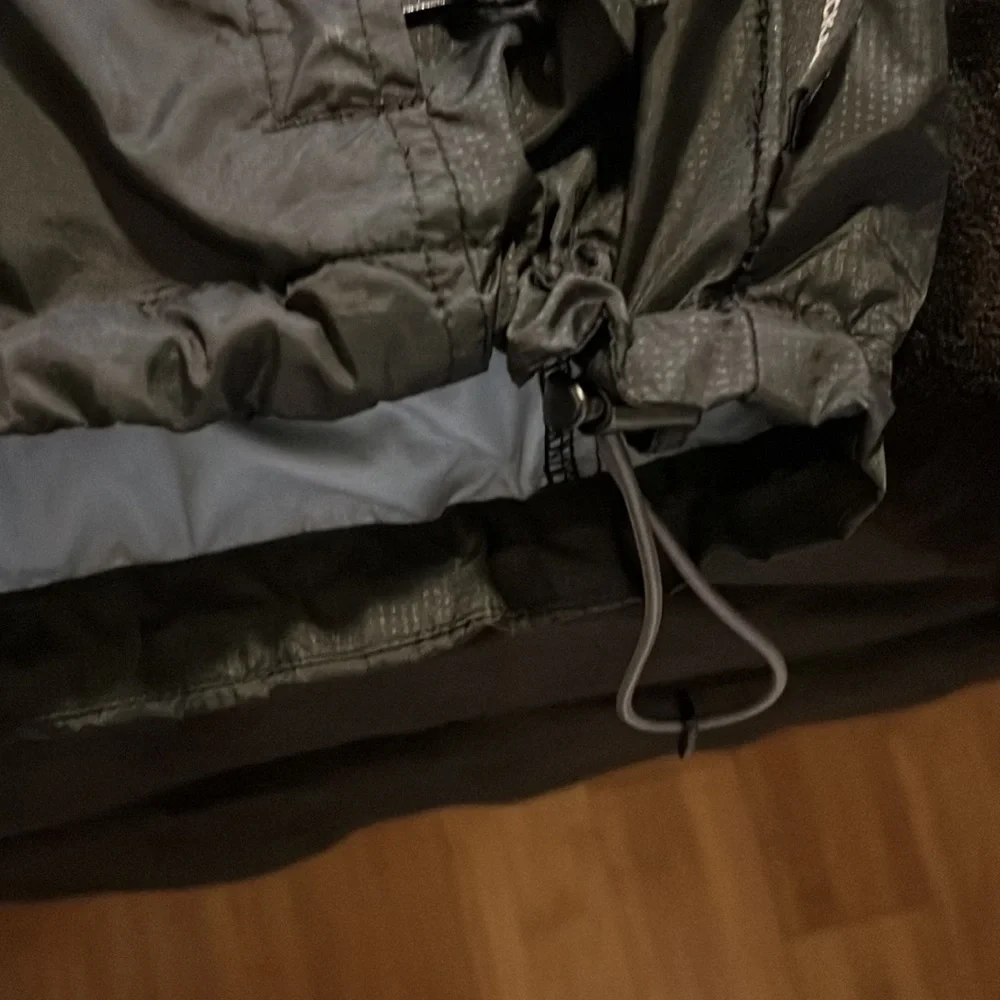 Mens size Large Columbia Sportswear Company Rain Jacket - Picture 5 of 5